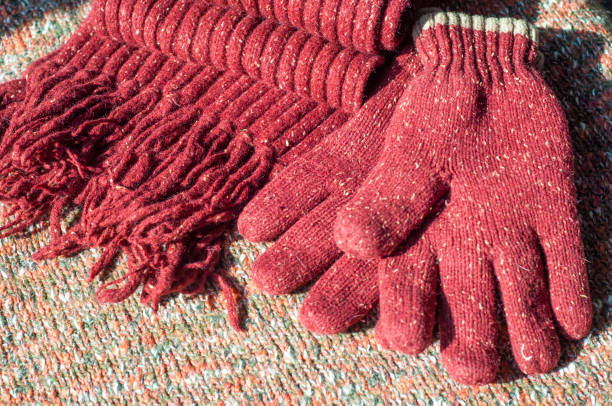 texture, arrière-plan, motif. pull en laine chaud d’hiver. écharpe gants - 24229 photos et images de collection
