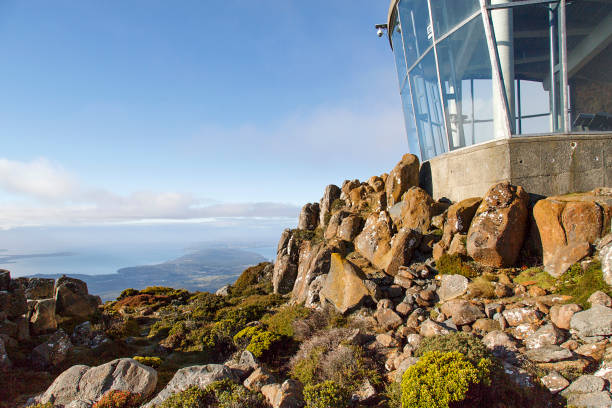 istock Pinnacle Observation Shelter - Mount Wellington Tasmania 1074811132