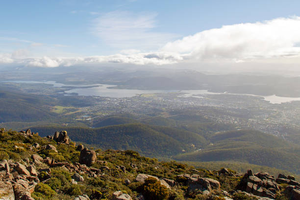 istock Pinnacle Observation Shelter - Mount Wellington Tasmania 1074811160