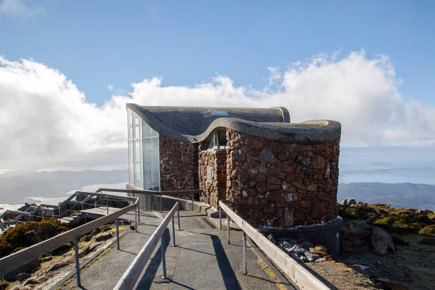 istock Pinnacle Observation Shelter - Mount Wellington Tasmania 1074811204