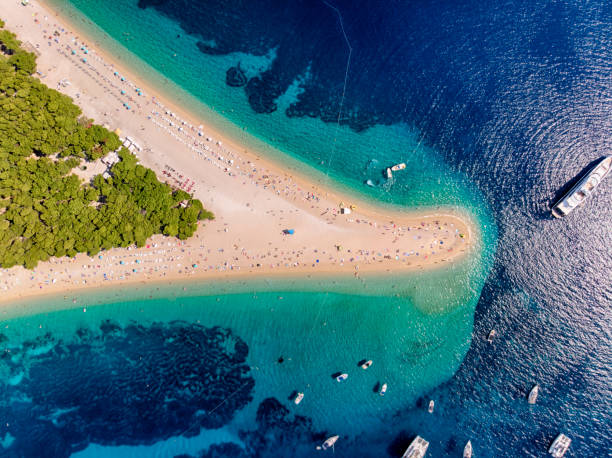 zlatni rat beach'te bol, brac adası - croatia stok fotoğraflar ve resimler
