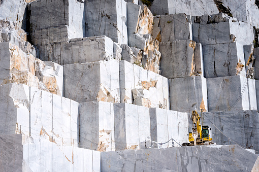 Cantera de mármol en Carrara, Toscana, Italia photo