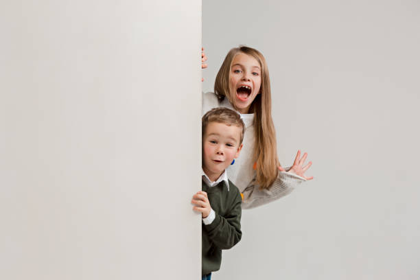 istock Banner with a surprised children peeking at the edge 1074884298