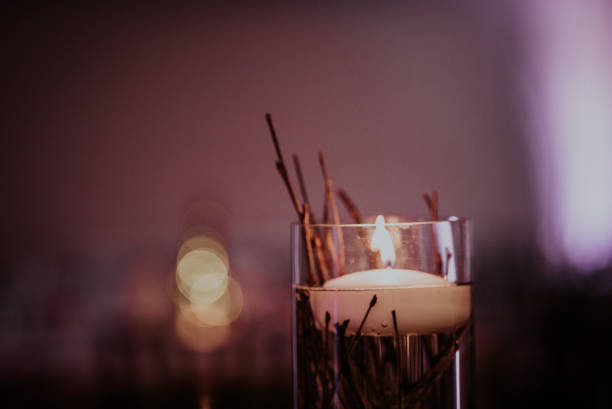 웨딩 세부 사항 - tea light candle white single object 뉴스 사진 이미지