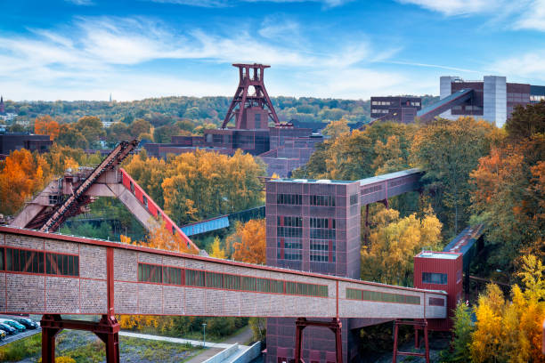 промышленная архитектура в руре, эссен, германия - north rhine westfalia фотографии стоковые фото и изображения