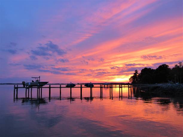 chesapeake bay sunset - maryland fishing atlantic ocean sea imagens e fotografias de stock