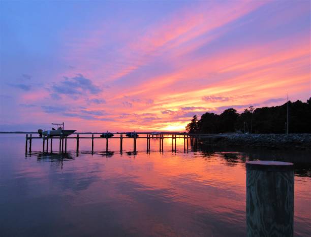 chesapeake bay sunset - maryland fishing atlantic ocean sea imagens e fotografias de stock
