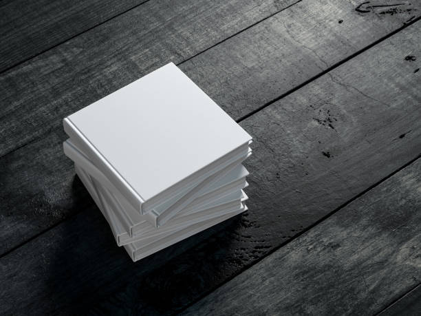 pila di libri bianchi quadrati mockup con copertina rigida su tavolo di legno - paperback book stack white foto e immagini stock