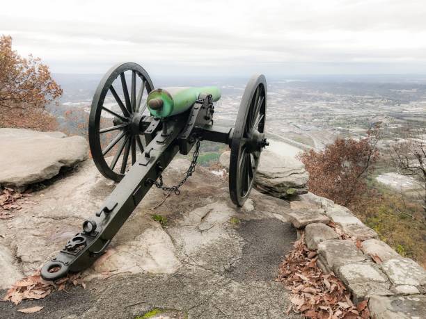 istock Cannon Overlooking Chattanooga Tennessee 1074998702