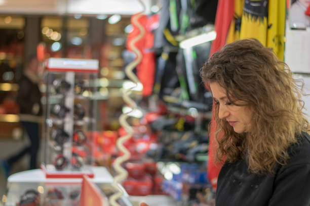 istock Saleswoman in Venice 1075016642