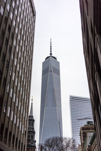 뉴욕의 세계 무역 센터의 지붕에 연기 - skyscraper office building built structure new york city 뉴스 사진 이미지