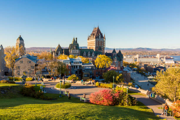 frontenac castle in old quebec city in the beautiful autumn season - city symbol usa autumn imagens e fotografias de stock