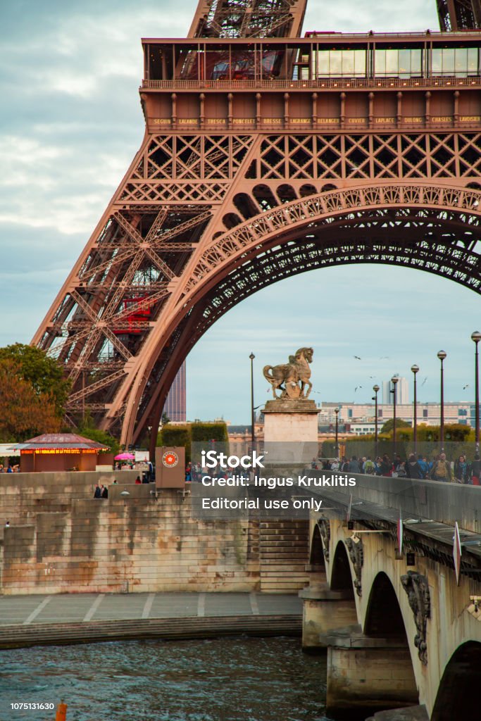 Quang Cảnh Tháp Eiffel Tuyệt Đẹp Ở Paris Pháp Hình ảnh Sẵn có - Tải xuống  Hình ảnh Ngay bây giờ - Ban ngày, Biểu tượng - Đồ thủ công, Bầu trời -  iStock