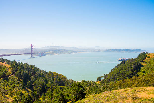 beautiful view of the san francisco bay with golden gate bridge - retro revival marin county california usa imagens e fotografias de stock