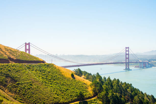 beautiful view of the san francisco bay with golden gate bridge - retro revival marin county california usa imagens e fotografias de stock