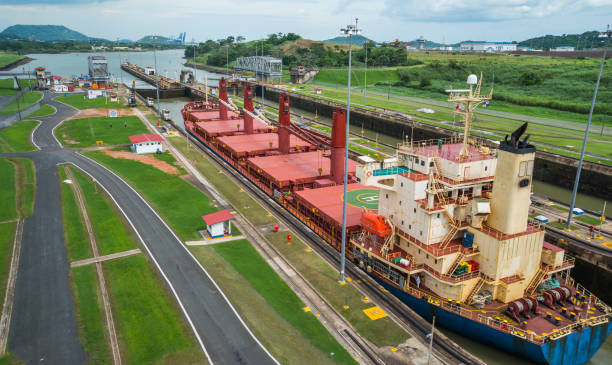 cargo ship passes through lift locks of the panama canal. - panama canal panama canal container imagens e fotografias de stock