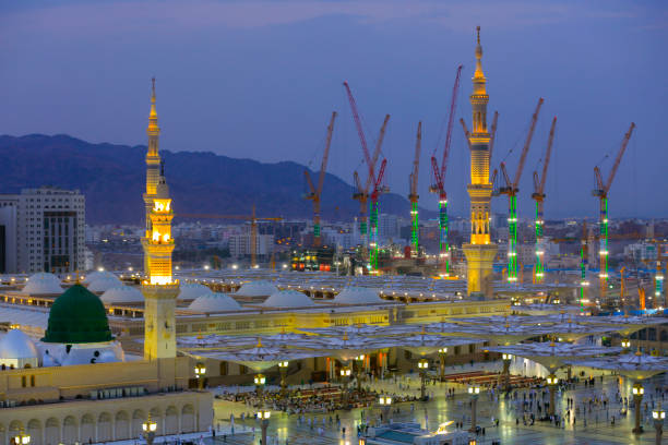 istock MADiNAH , SAUDi ARABiA - Masjid An Nabawi 1075343440