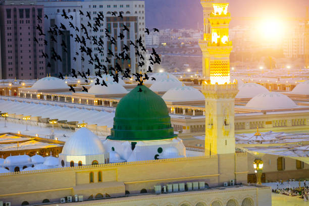istock MADiNAH , SAUDi ARABiA - Masjid An Nabawi 1075344258