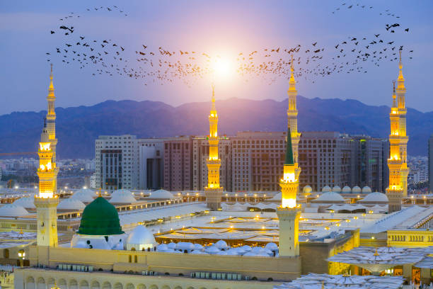 istock MADiNAH , SAUDi ARABiA - Masjid An Nabawi 1075344692