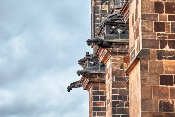 聖ヴィート大聖堂のガーゴイルのビューを閉じます。プラハ。チェコ共和国 - cathedral close up gargoyle prague ストックフォトと画像