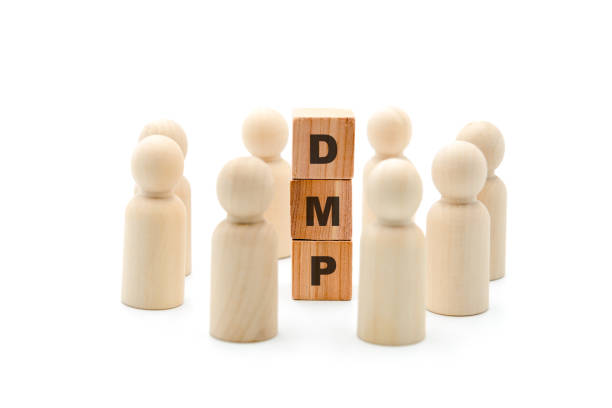 istock Wooden figures as business team in circle around acronym DMP Data Management Platform 1075379716