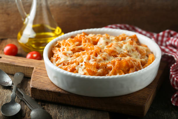 domowe makarony - macaroni cheese food staple casserole zdjęcia i obrazy z banku zdjęć