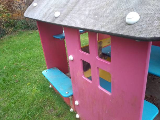 istock Pink dollhouse outdoors 1075431940