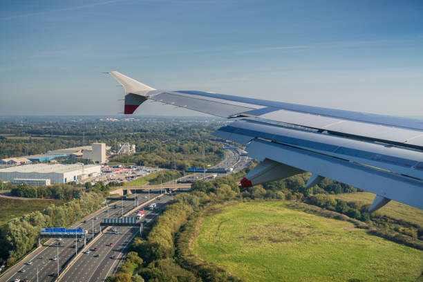 flying over a highway, united kingdom - heathrow airport imagens e fotografias de stock