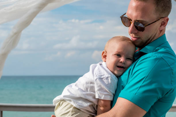 een godfather en zijn jonge neef in een huwelijksfeest - foto’s van jongen stockfoto's en -beelden