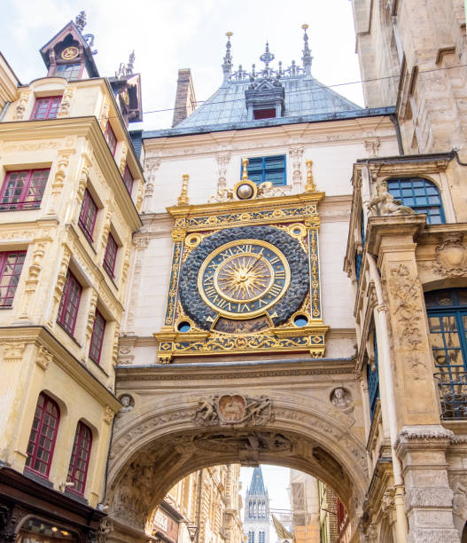 Pedestrian street of the Great Clock rue du Gros-Horloge . View of the Arch with the Big hours. Rouen, France Rouen, France - August 19, 2018: Pedestrian street of the Great Clock rue du Gros-Horloge . View of the Arch with the Big hours. Rouen, France rue du gros horloge photos stock pictures, royalty-free photos & images