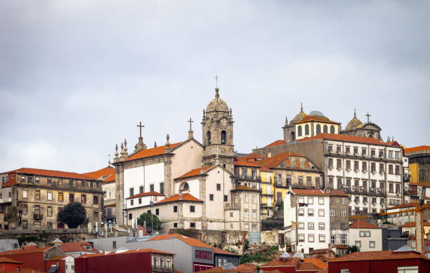 istock Porto Cityscape on a Cloudy Morning 1075609494
