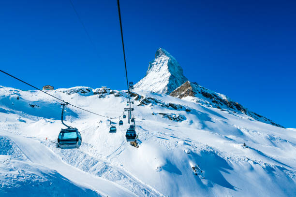 inverno de esqui zermatt, suíça - ski resort winter ski slope ski lift - fotografias e filmes do acervo