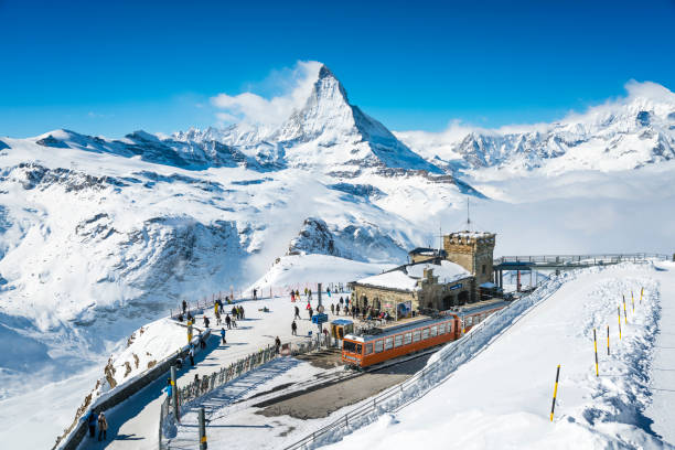 gornergrat railway station switzerland in winter - mountain ski snow european alps imagens e fotografias de stock