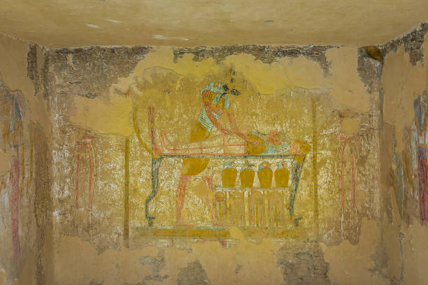 pintura del dios egipcio anubis - diosa de la justicia y de la verdad fotografías e imágenes de stock