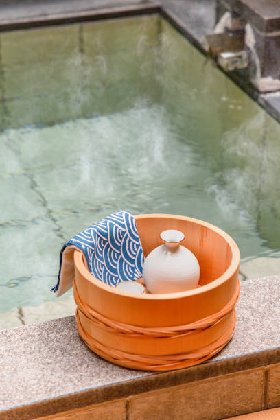 istock Outdoor bath and sake 1075715262