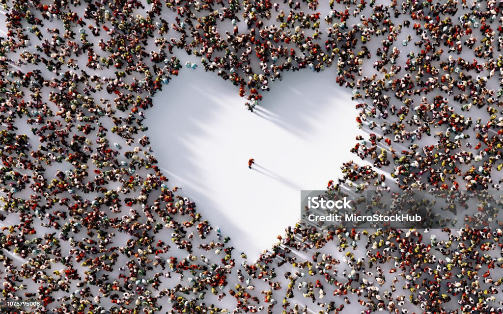 Uomo solitario nel mezzo di un vuoto a forma di cuore circondato da persone - Foto stock royalty-free di Simbolo di cuore