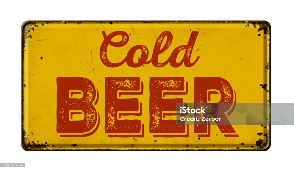 Sinal do metal enferrujado vintage em um fundo branco - cerveja gelada - Foto de stock de Sinal royalty-free