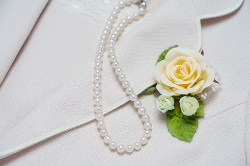 Pearl necklace with corsage