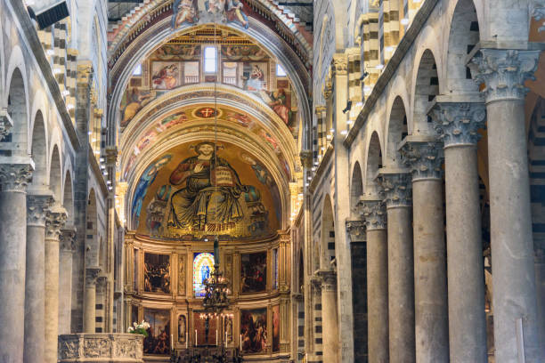 intérieur de la cathédrale de pise à pise, italie. - pisa cathedral photos et images de collection