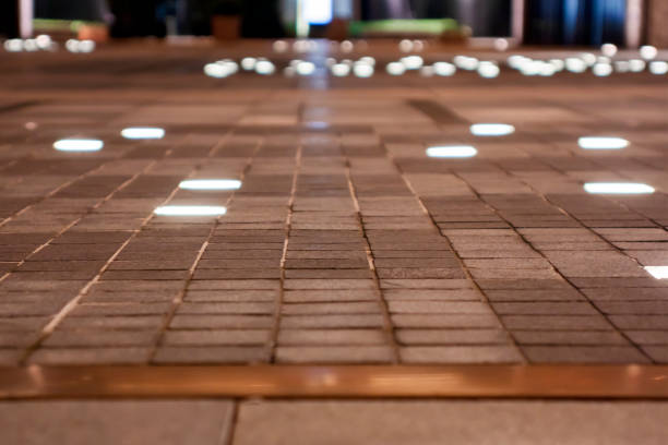 luce di pavimentazione moderna. - paving stone flash foto e immagini stock