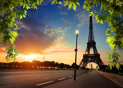 Beautiful sunrise in Paris, with Eiffel Tower