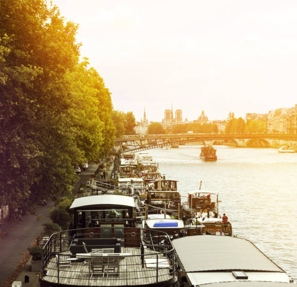 istock Live on the 
