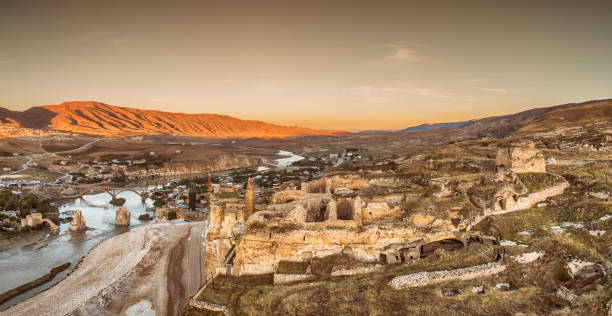 cidade antiga hasankeyf, batman, turquia - hasankeyf - fotografias e filmes do acervo