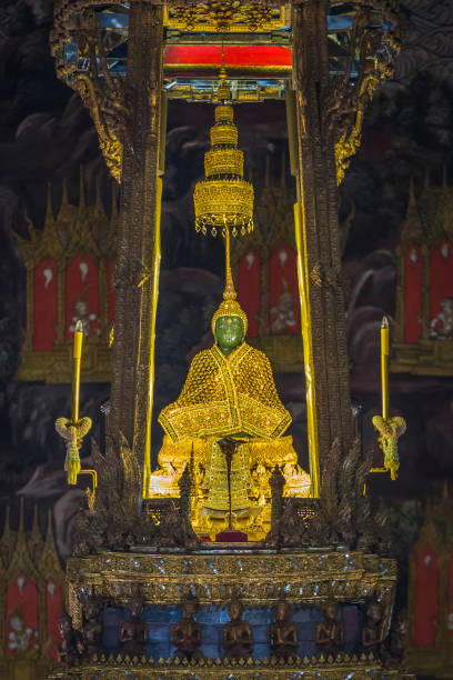 istock Emerald Buddha statue enshrined in Wat Phra Kaew, Bangkok 1076297034