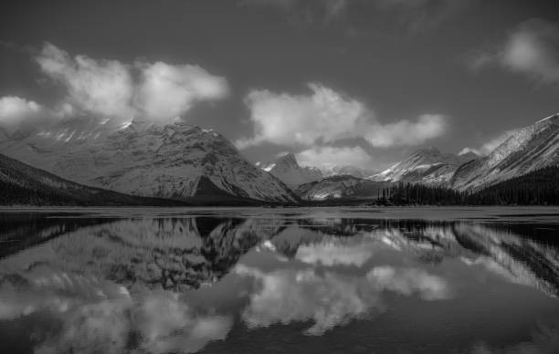 istock Canadian Rockies 1076311694