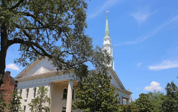 istock Independent Presbyterian Church 1076449688