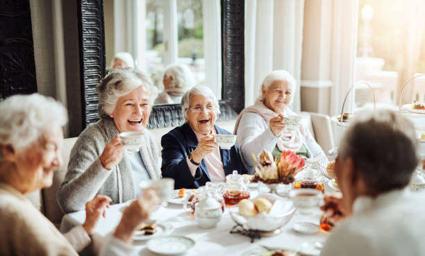 時代を超越した友情と時代を超越した伝統 - tea afternoon tea tea party cup ストックフォトと画像