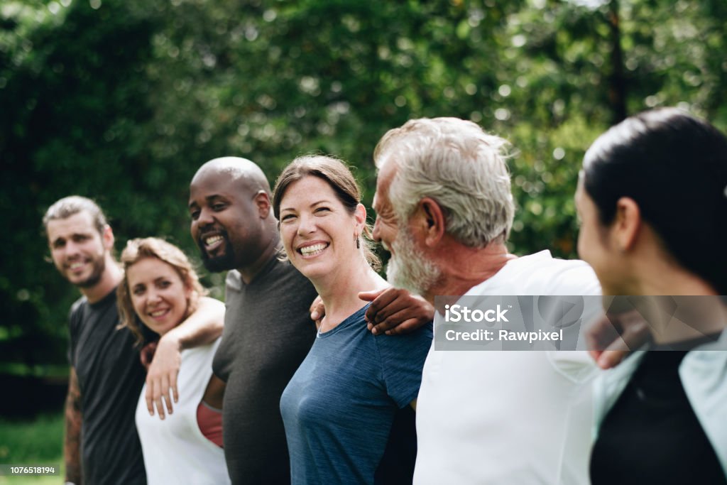Felizes diversas personas en el Parque - Foto de stock de Grupo de personas libre de derechos