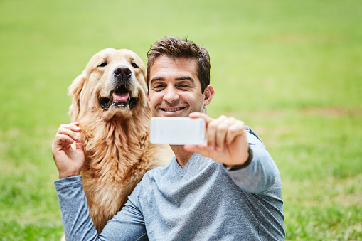 Selfie perro y amigo photo