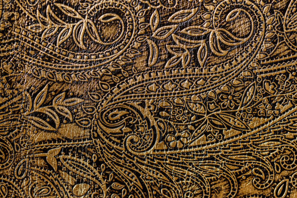 texture de close-up de cuir véritable brun doré, avec un design pattern, papier peint ou une bannière en relief floral tendance - ouest photos et images de collection